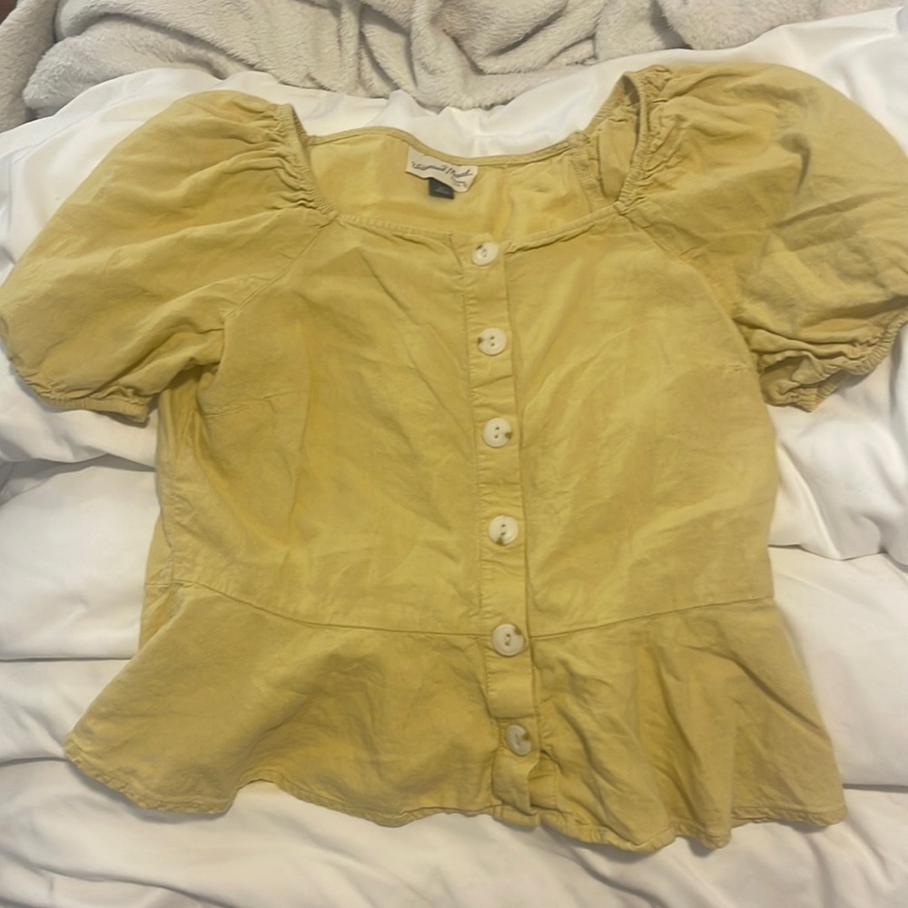 Universal thread yellow button shirt